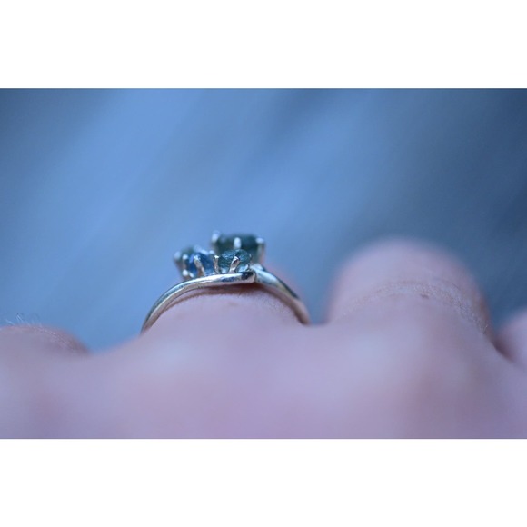 Elegant Silver Ring with Clustered Raw Gemstones - Unique Handcrafted Jewelry - Picture 8 of 10